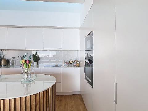 Apartamento T3  com varanda de 25 m² e garagem em Leça da Palmeira