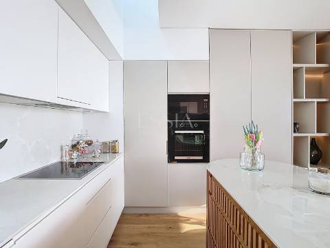 Apartamento T3  com varanda de 25 m² e garagem em Leça da Palmeira