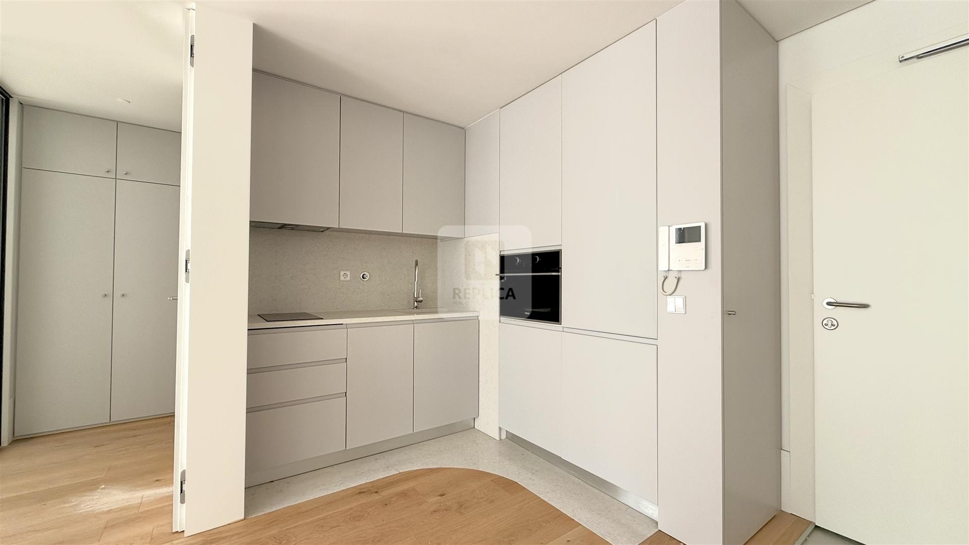Apartamento T1 Novo pronto para habitar &#124; Praça da República, Porto