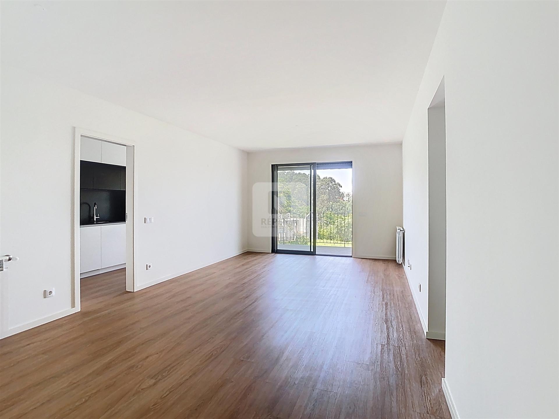 Apartamento T2, Antas Green com varanda e garagem