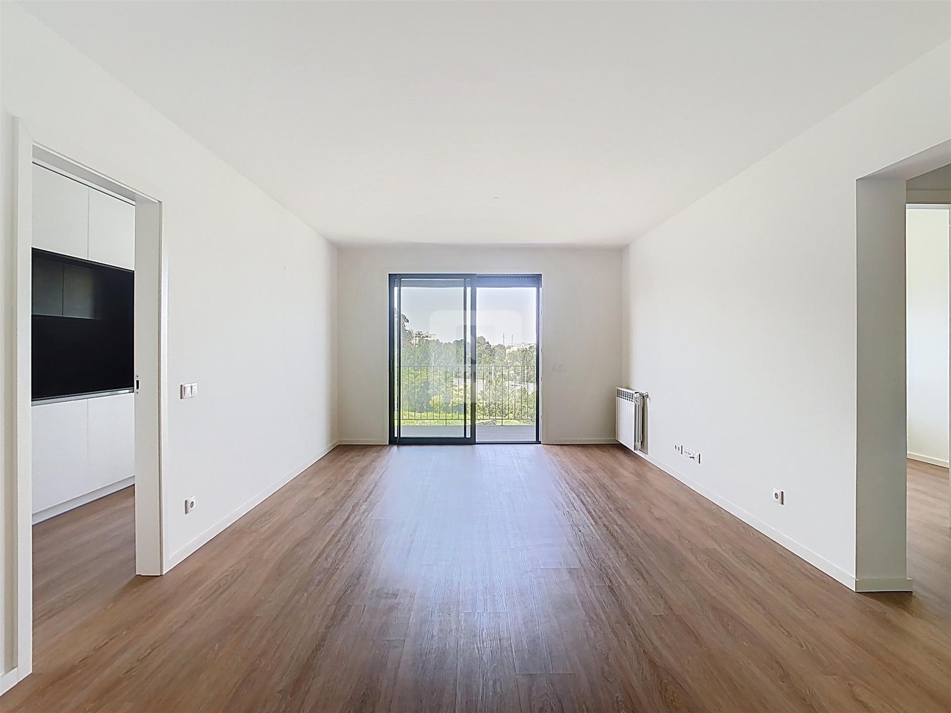 Apartamento T2, Antas Green com varanda e garagem