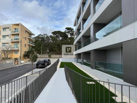 Apartamento T1 Novo com Varanda e Piscina na Praia da Madalena