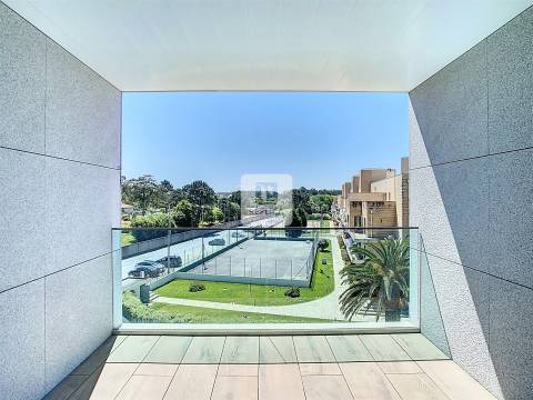 Apartamento T1 Novo com Varanda e Piscina na Praia da Madalena