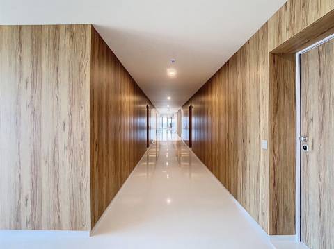 Apartamento T1 Novo com Varanda e Piscina na Praia da Madalena