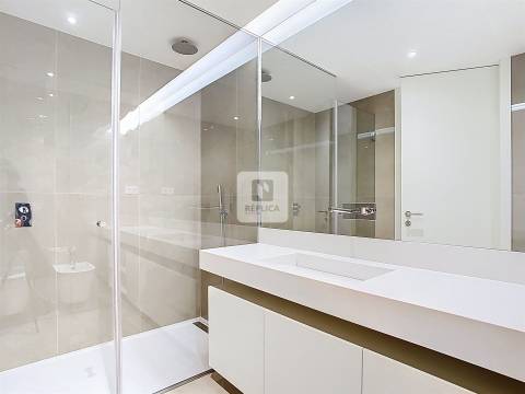 Apartamento T1 Novo com Varanda e Piscina na Praia da Madalena