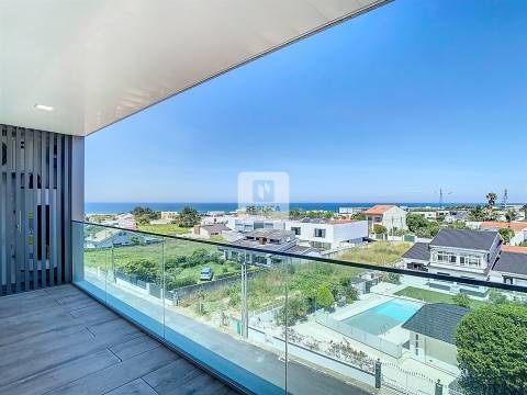 Apartamento T1 Novo com Varanda e Piscina na Praia da Madalena