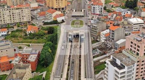 Apartamento T2 com Varanda e Garagem em Vila Nova de Gaia – a 3 min da estação de Metro de S. Ovídio