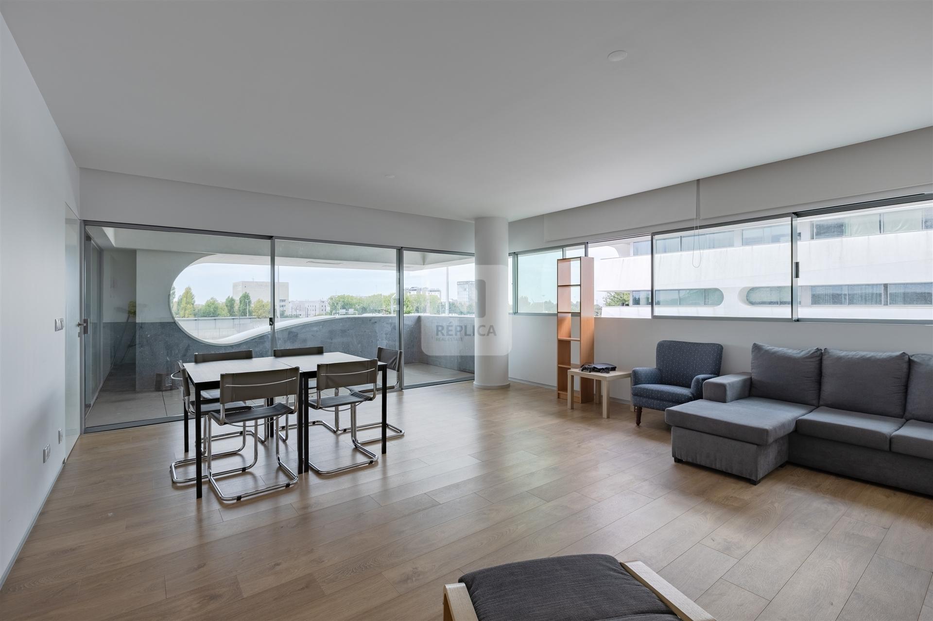 T3 com varanda 16m² e 3 suites no Acquadalva Porto