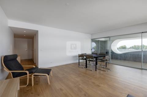 T3 com varanda 16m² e 3 suites no Acquadalva Porto