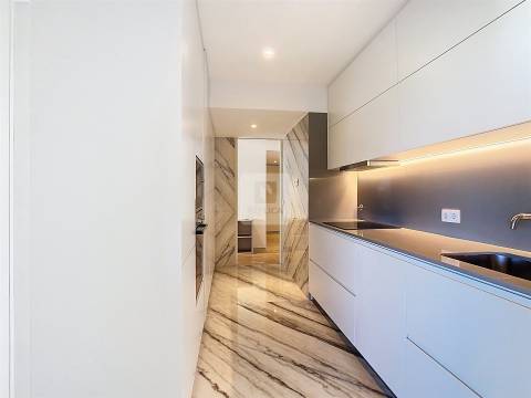 T3 com varanda 16m² e 3 suites no Acquadalva Porto