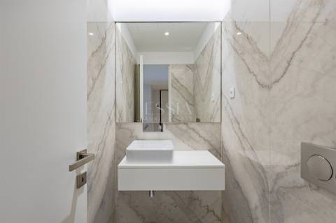 T3 com varanda 16m² e 3 suites no Acquadalva Porto