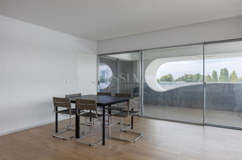 T3 com varanda 16m² e 3 suites no Acquadalva Porto