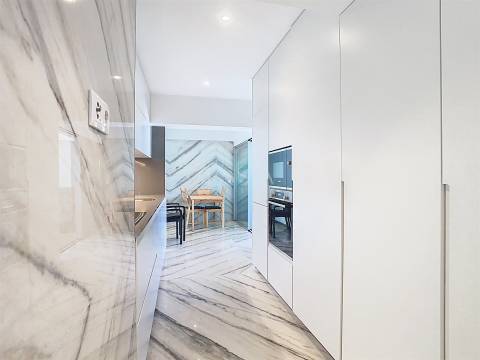 T3 com varanda 16m² e 3 suites no Acquadalva Porto