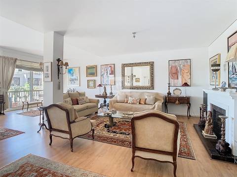 Apartamento T3 com 2 Varandas à Venda na Avenida da Boavista