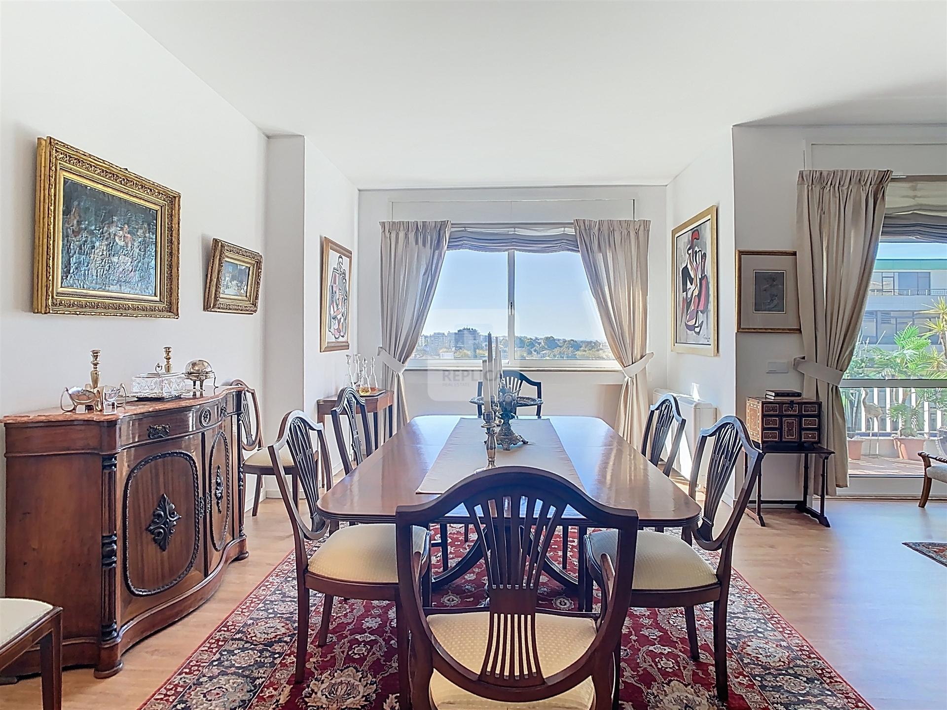 Apartamento T3 com 2 Varandas à Venda na Avenida da Boavista