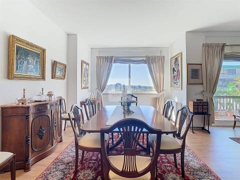 Apartamento T3 com 2 Varandas à Venda na Avenida da Boavista