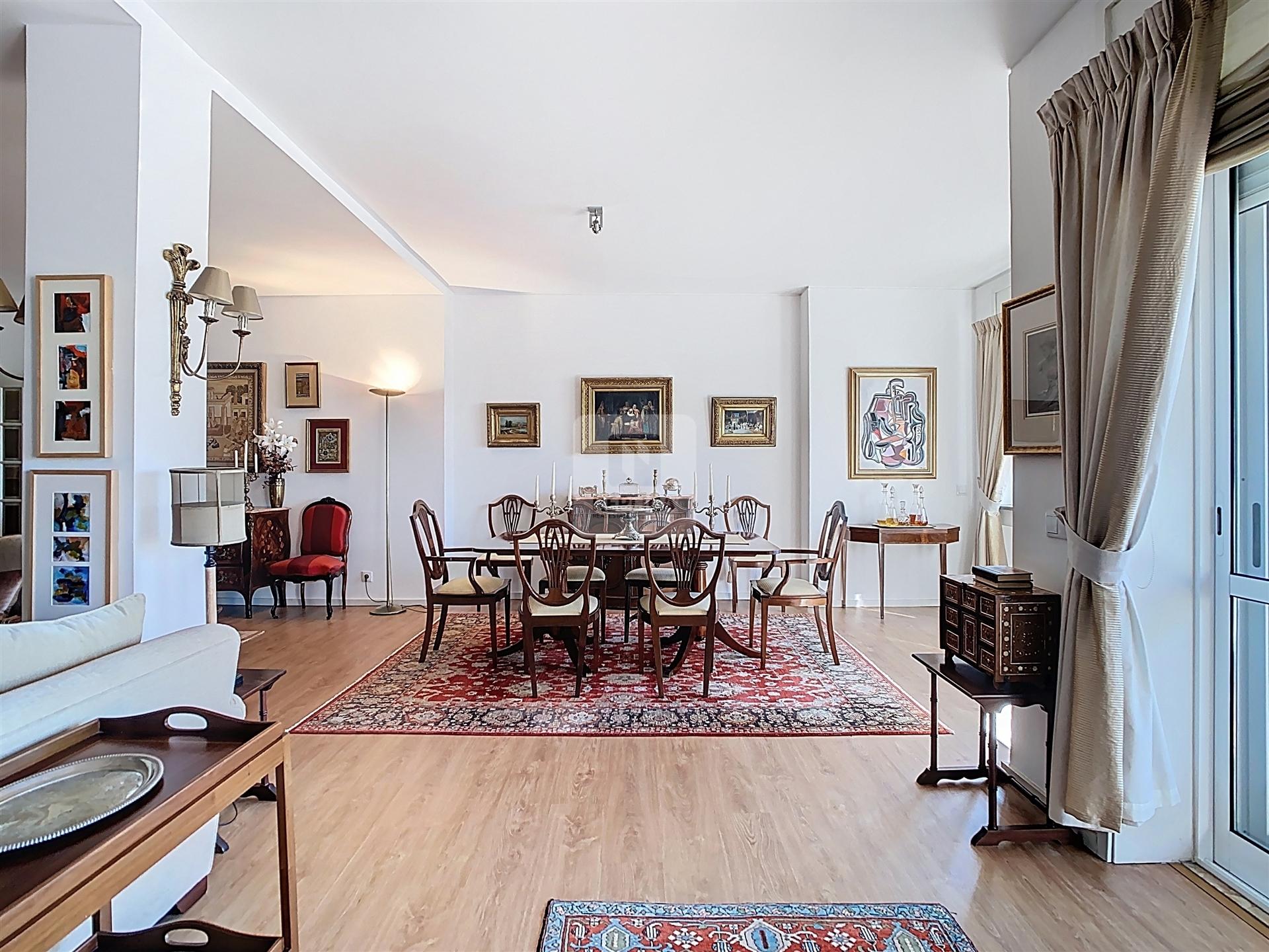 Apartamento T3 com 2 Varandas à Venda na Avenida da Boavista