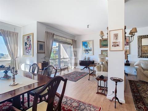 Apartamento T3 com 2 Varandas à Venda na Avenida da Boavista