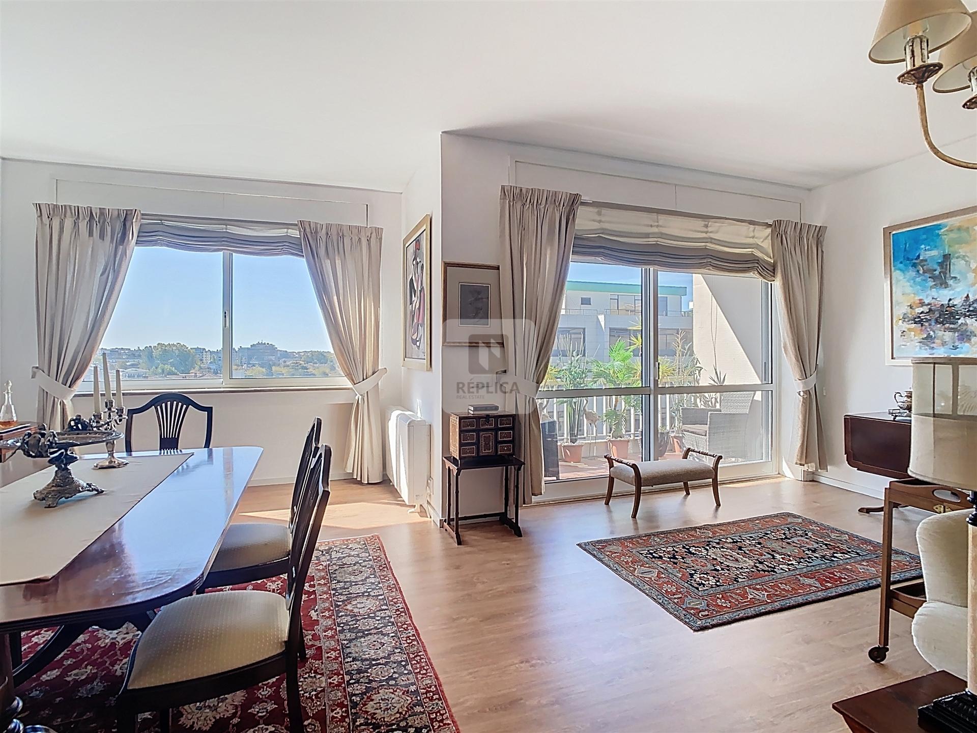 Apartamento T3 com 2 Varandas à Venda na Avenida da Boavista