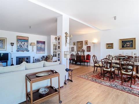 Apartamento T3 com 2 Varandas à Venda na Avenida da Boavista