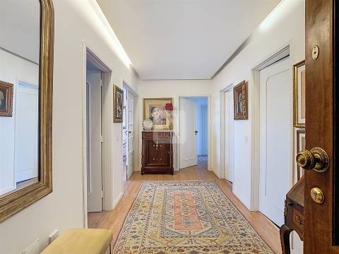 Apartamento T3 com 2 Varandas à Venda na Avenida da Boavista