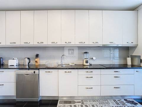 Apartamento T3 com 2 Varandas à Venda na Avenida da Boavista