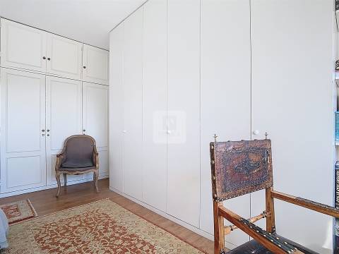 Apartamento T3 com 2 Varandas à Venda na Avenida da Boavista