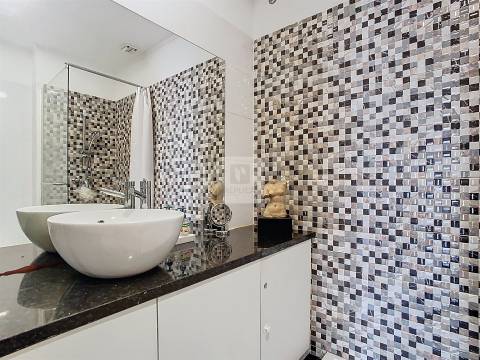 Apartamento T3 com 2 Varandas à Venda na Avenida da Boavista