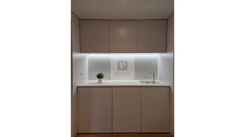 Estúdio Mobilado e Equipado no Porto para Arrendar