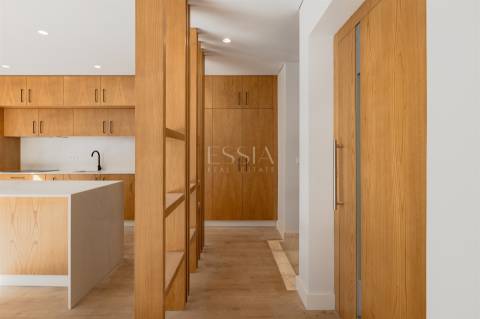 Moradia Geminada T3+1 com Jardim e Três Frentes na Boavista