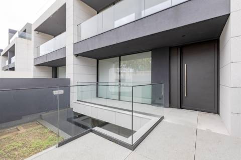 Moradia T3+1 com Vista Mar e Piscina