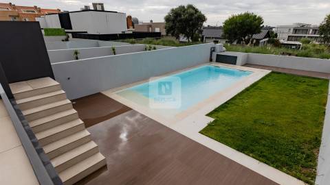 Moradia T3+1 com Vista Mar e Piscina