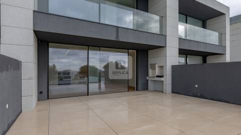 Moradia T3+1 com Vista Mar e Piscina