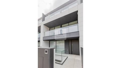 Moradia T3+1 com Vista Mar e Piscina