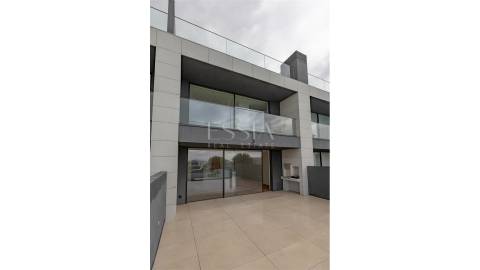 Moradia T3+1 com Vista Mar e Piscina