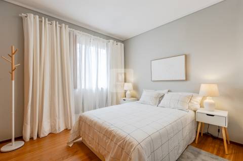 T2 Mobilado com Varanda e Garagem para Arrendar no Aviz, Porto