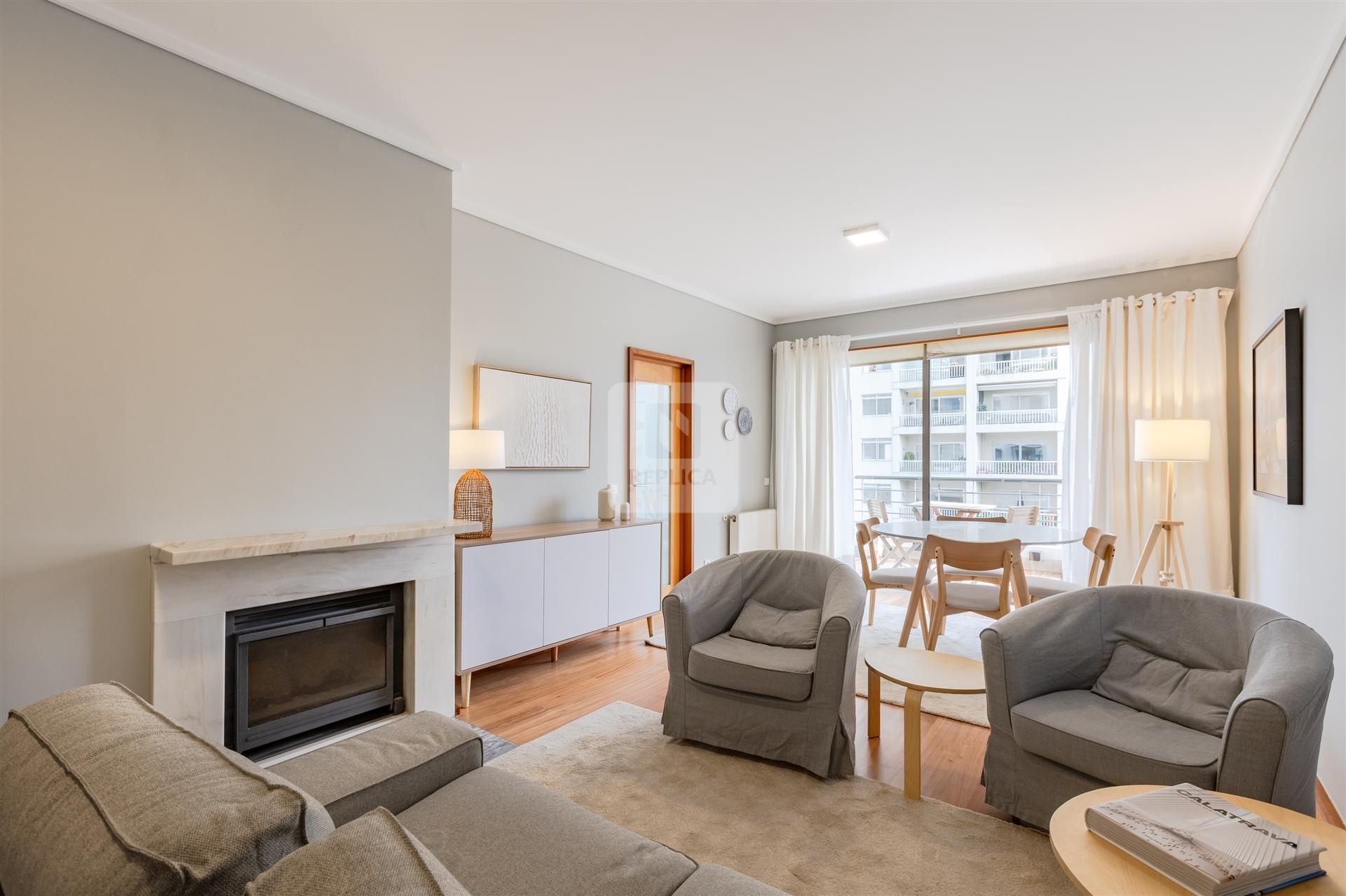 T2 Mobilado com Varanda e Garagem para Arrendar no Aviz, Porto