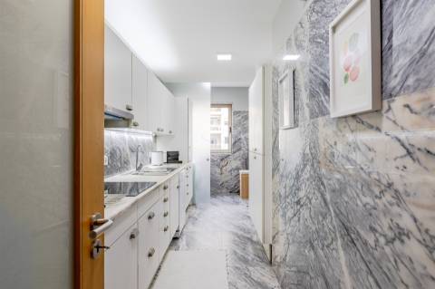 T2 Mobilado com Varanda e Garagem para Arrendar no Aviz, Porto