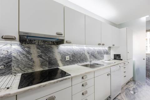 T2 Mobilado com Varanda e Garagem para Arrendar no Aviz, Porto