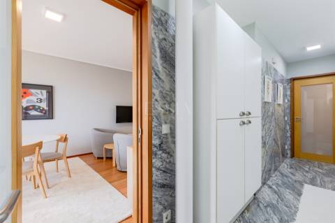 T2 Mobilado com Varanda e Garagem para Arrendar no Aviz, Porto