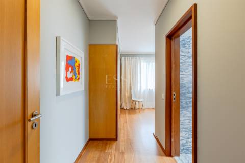 T2 Mobilado com Varanda e Garagem para Arrendar no Aviz, Porto