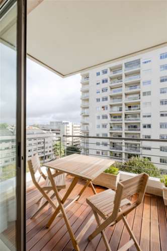 T2 Mobilado com Varanda e Garagem para Arrendar no Aviz, Porto