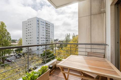 T2 Mobilado com Varanda e Garagem para Arrendar no Aviz, Porto