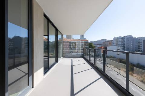 Apartamento T3 com Varanda no Varandas do Foco