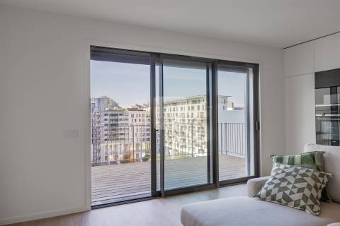 Apartamento T3 com varanda e garagem na Alameda das Antas, Porto