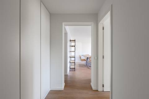 Apartamento T3 com varanda e garagem na Alameda das Antas, Porto