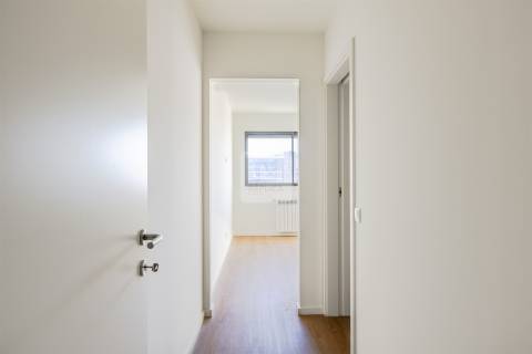 Apartamento T3 com varanda e garagem na Alameda das Antas, Porto