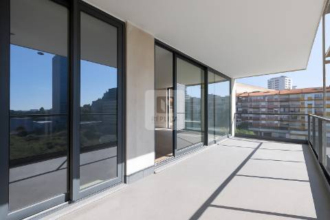 Apartamento T3 com Varanda no Varandas do Foco