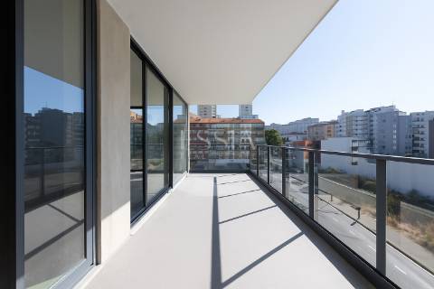 Apartamento T3 com Varanda no Varandas do Foco