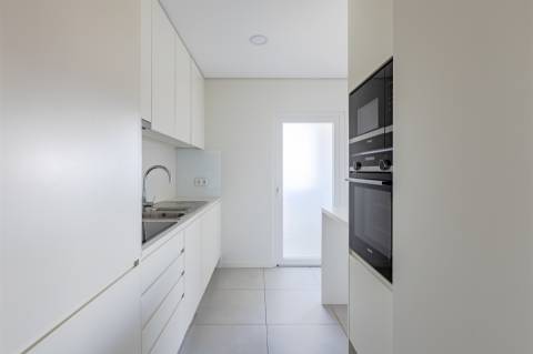 Apartamento T1 com Garagem em Campanhã